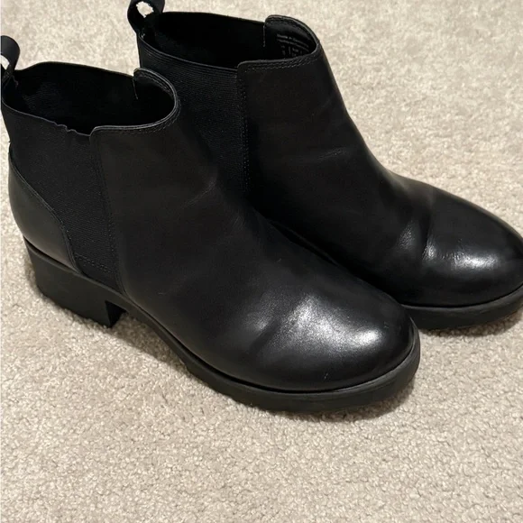 Aldo Classic Black Leather Ankle Boots ALDO Adalitlan chelsea ankle boots in black leather | ASOS main image 2